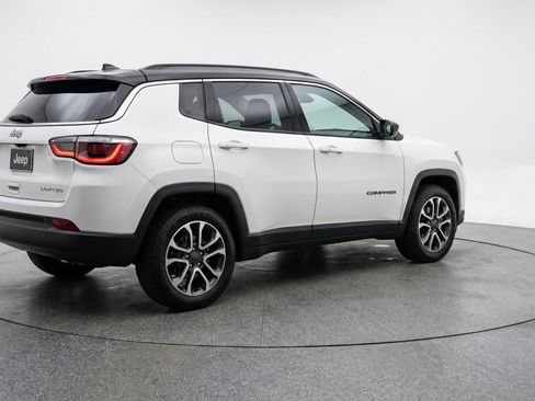 Used 2025 Jeep Compass Trailhawk AWD/4WD image 9