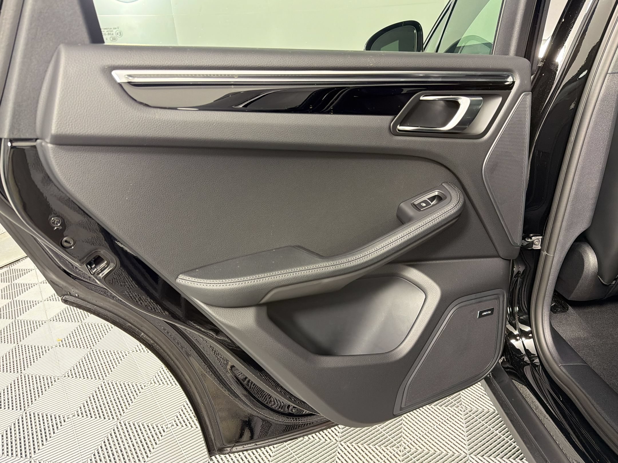 Certified 2026 Porsche Macan AWD/4WD image 18