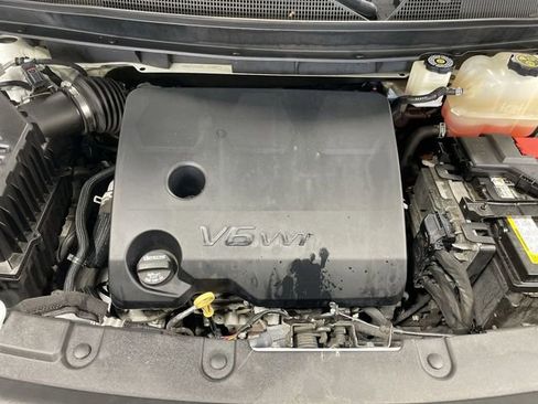 Used 2020 Chevrolet Traverse LT image 28