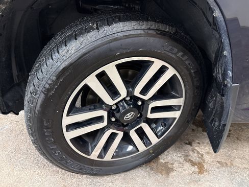 Used 2022 Toyota 4Runner Limited image 4