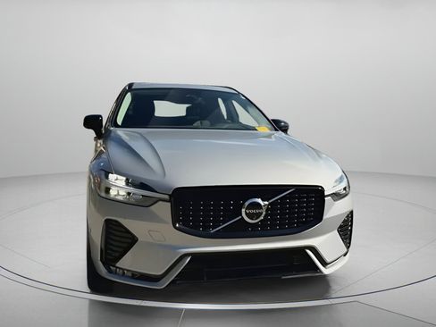 Used 2025 Volvo XC60 B5 Plus image 5