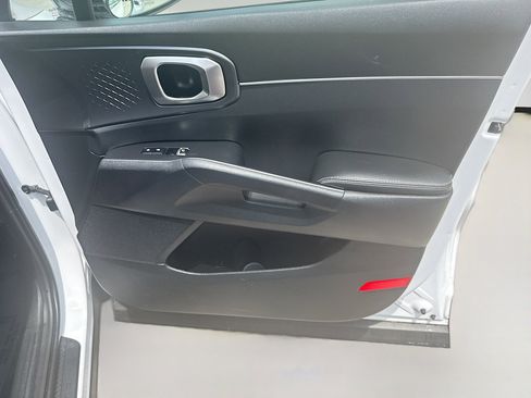 Used 2021 Kia Sorento LX FWD image 33