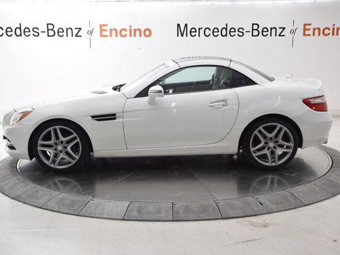 Used 2016 Mercedes-Benz SLK 300 image 3