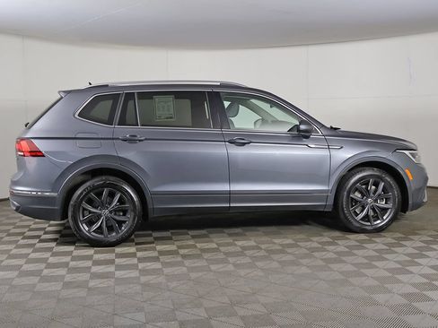 Used 2024 Volkswagen Tiguan SE w/ Panoramic Sunroof Package AWD/4WD image 18