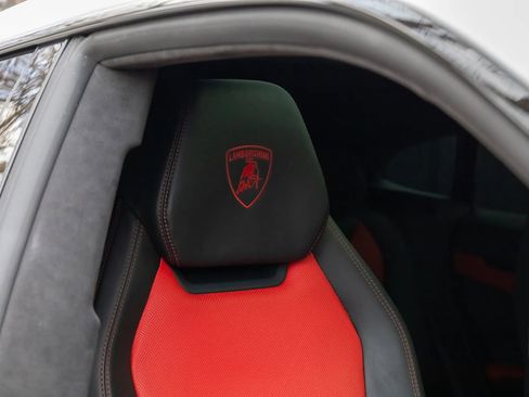 Used 2022 Lamborghini Urus image 50