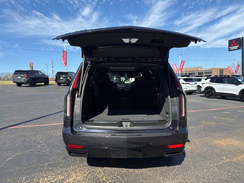 Used 2024 Cadillac Escalade Sport w/ LPO, ONYX Package image 8