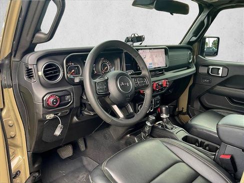 Used 2025 Jeep Gladiator Sport AWD/4WD image 13