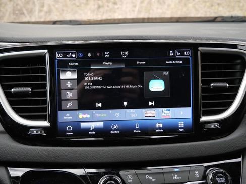 Used 2025 Chrysler Pacifica Select FWD image 21