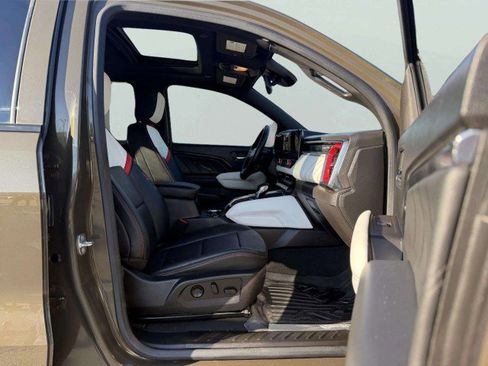 Used 2024 GMC Canyon AT4X image 44