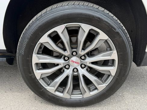 Used 2021 GMC Yukon XL Denali w/ Denali Premium Package AWD/4WD image 11