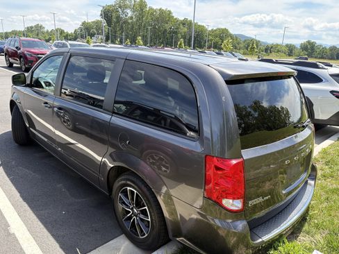 Used 2019 Dodge Grand Caravan GT FWD image 4