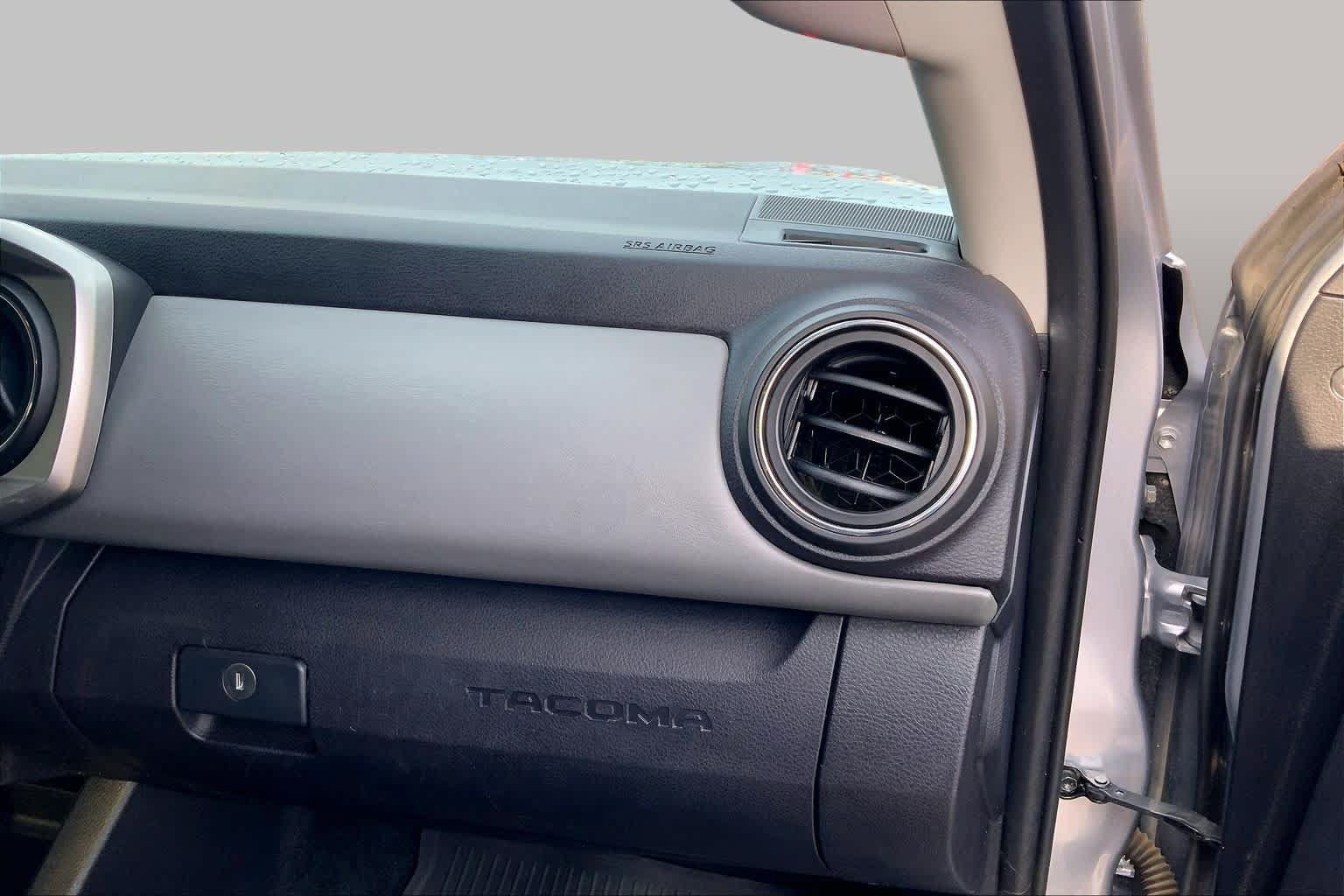 Used 2019 Toyota Tacoma SR5 AWD/4WD image 19