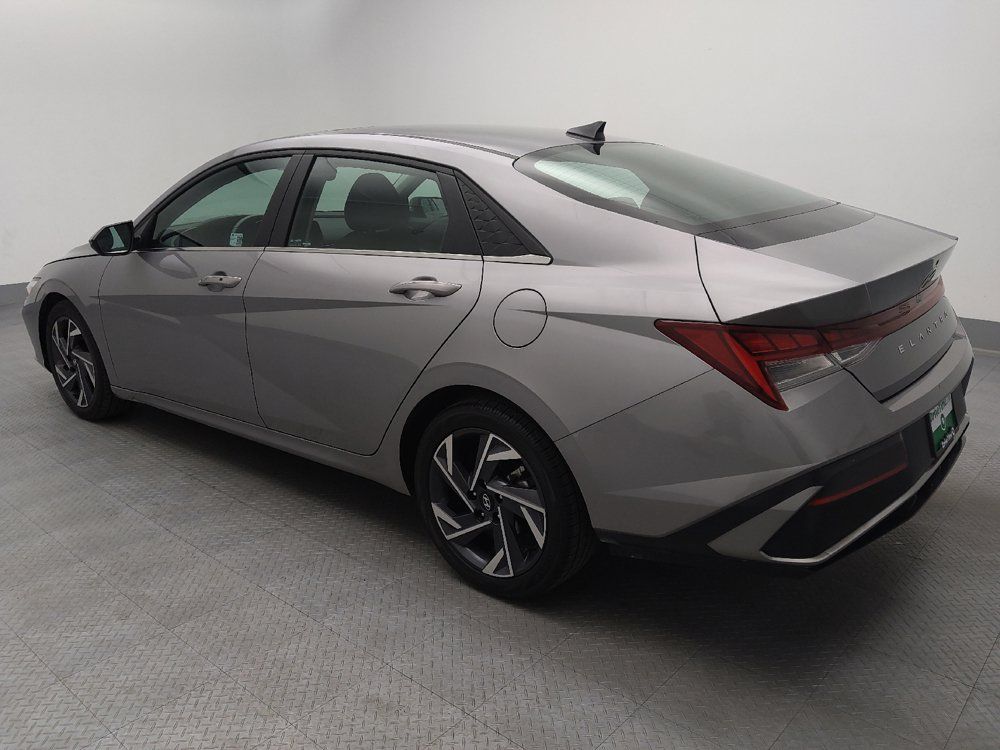 Used 2025 Hyundai Elantra SEL FWD image 3