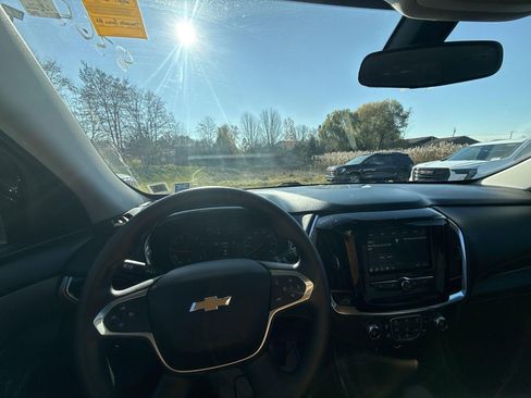 Used 2021 Chevrolet Traverse LS image 17