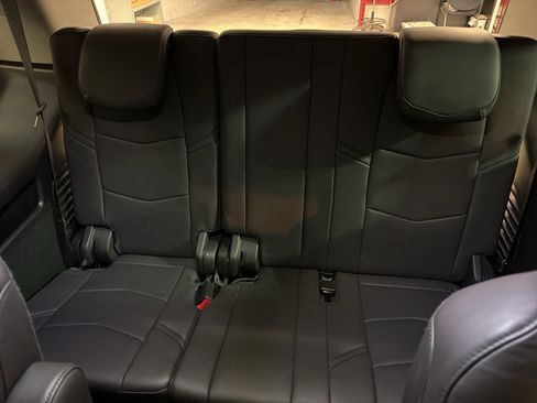 Used 2019 Cadillac Escalade Luxury w/ Escalade Sport Edition image 31