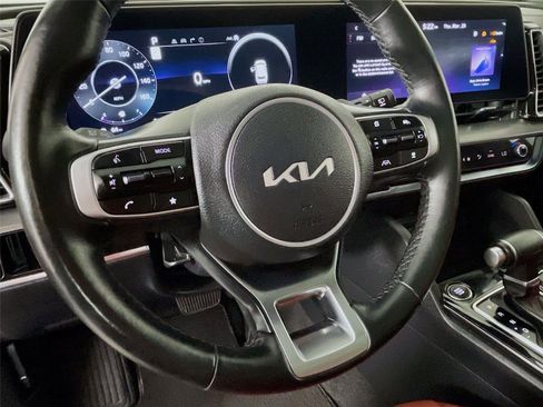 Used 2025 Kia Sportage SX image 16