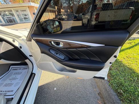 Used 2015 INFINITI Q50 Sport w/ Deluxe Touring Package image 14