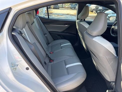Used 2025 Toyota Camry SE image 8