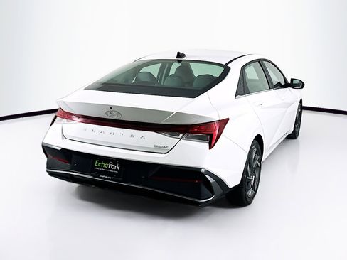 Used 2024 Hyundai Elantra Limited image 9