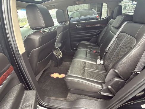 Used 2010 Lincoln MKT AWD image 12