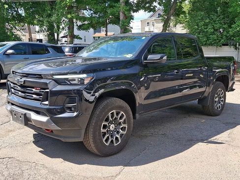 Used 2023 Chevrolet Colorado Z71 w/ Z71 Convenience Package 2 AWD/4WD image 3
