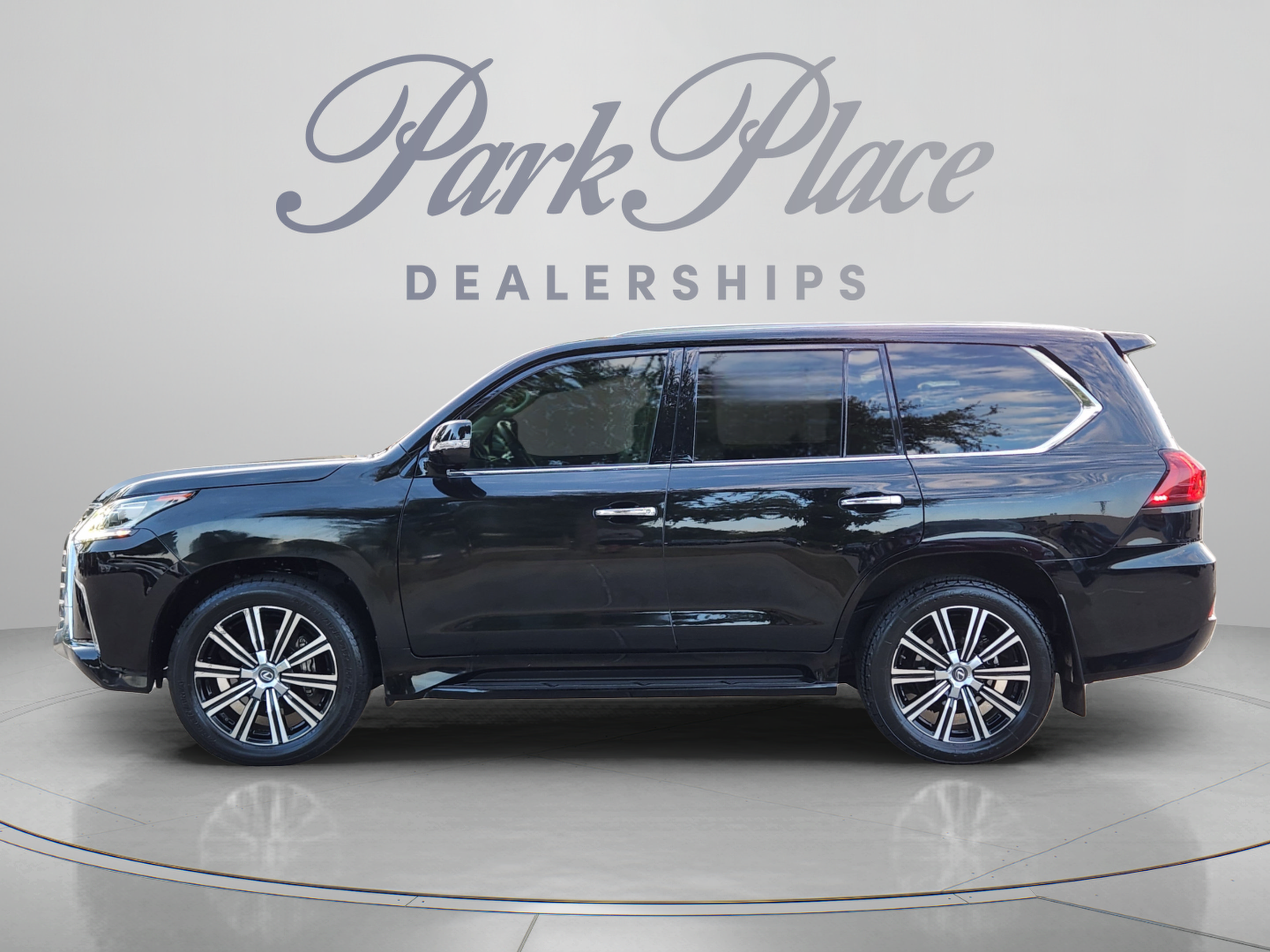 Used 2021 Lexus LX 570 4WD w/ Luxury Package image 2