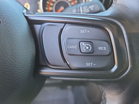 Certified 2022 Jeep Gladiator Sport AWD/4WD image 28