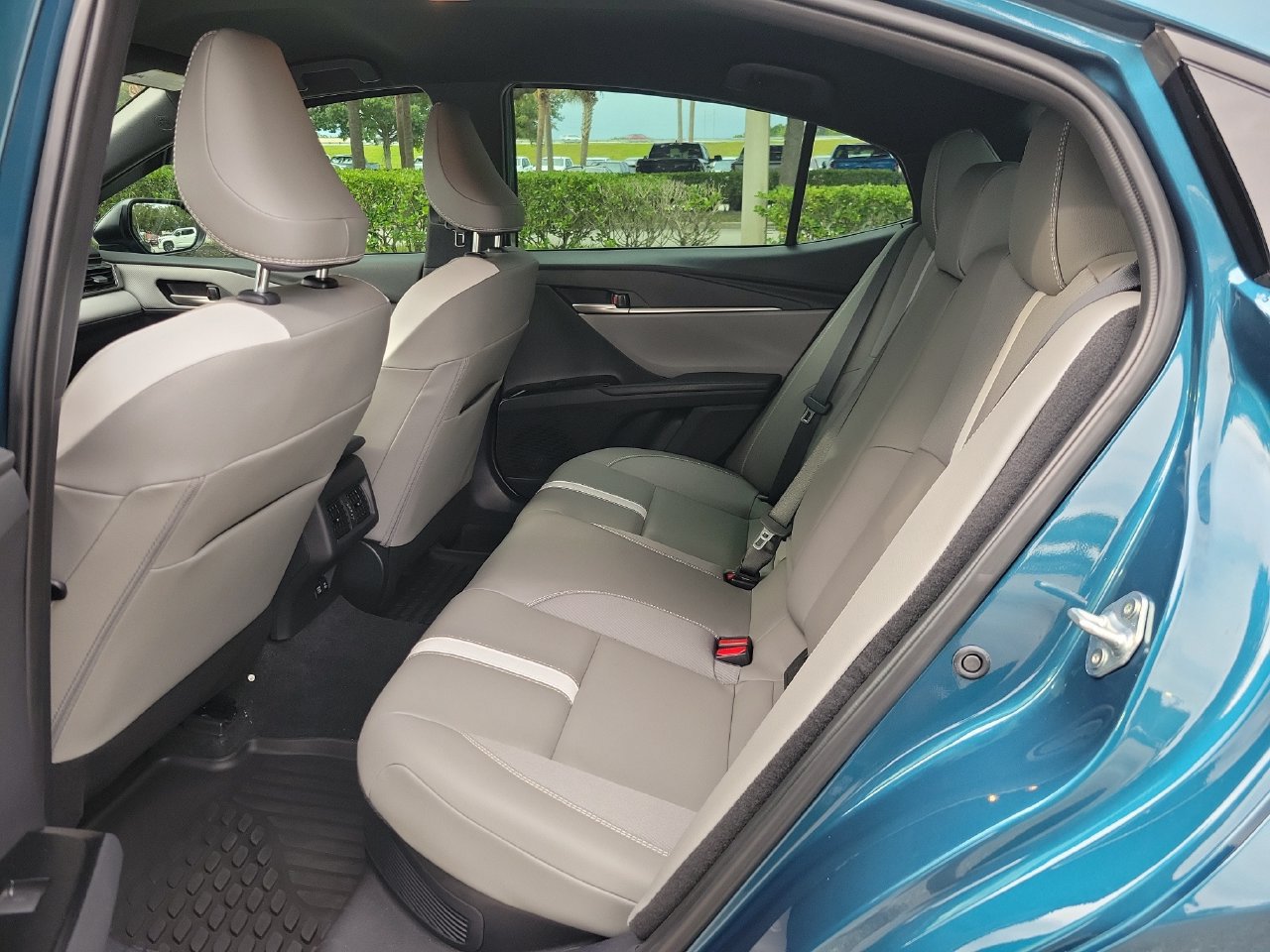 Used 2025 Toyota Camry SE FWD image 11