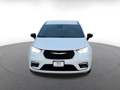 Used 2025 Chrysler Pacifica Select image 4