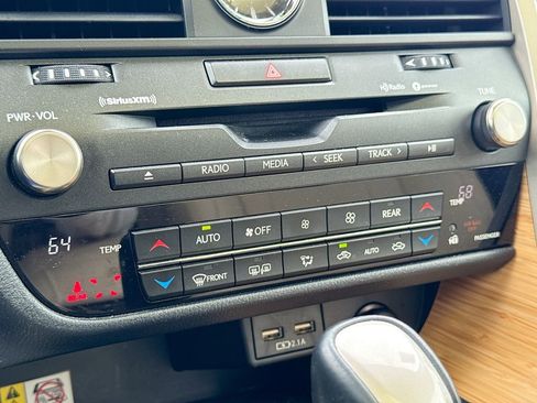 Used 2022 Lexus RX 450hL AWD w/ Premium Package image 28