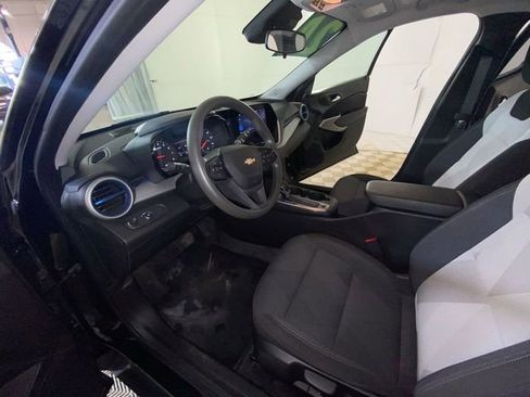 Used 2024 Chevrolet Trax LS FWD image 27