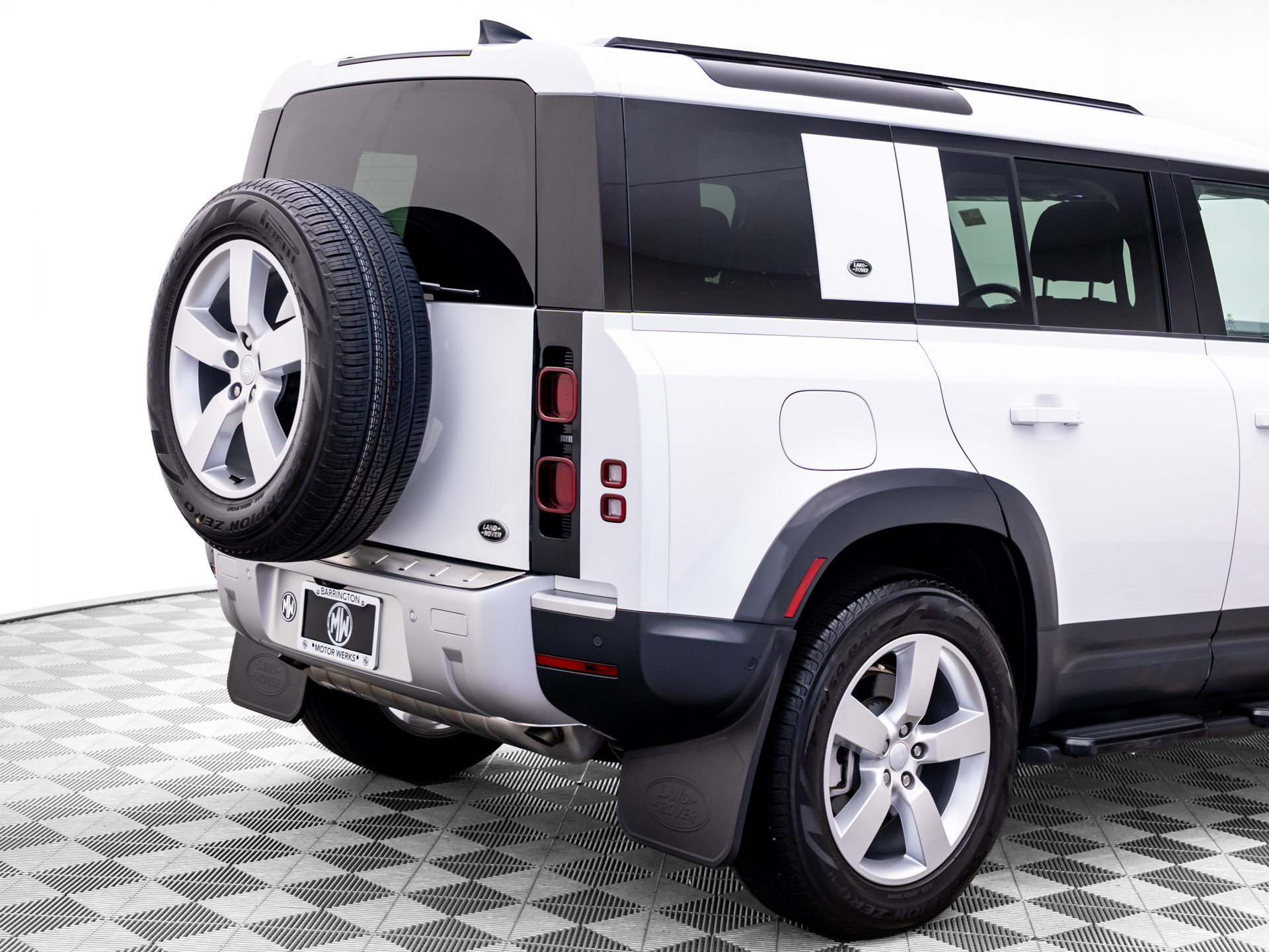 Used 2023 Land Rover Defender 110 SE AWD/4WD image 33