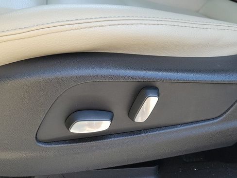 Used 2018 Cadillac XT5 FWD image 24