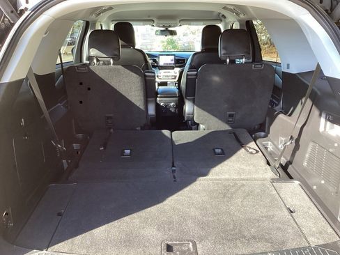 Used 2021 Ford Explorer XLT w/ Equipment Group 202A image 11