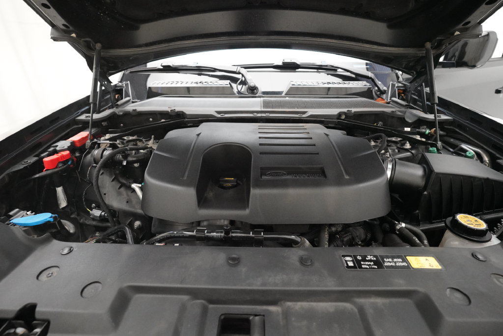 Used 2022 Land Rover Defender 90 X-Dynamic S AWD/4WD image 3