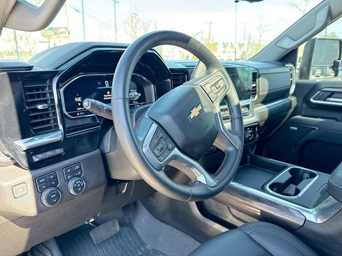 Used 2025 Chevrolet Silverado 2500 LTZ w/ LTZ Premium Package AWD/4WD image 20