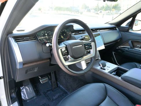 Used 2025 Land Rover Range Rover Long Wheelbase Autobiography image 16