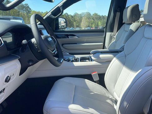 New 2026 Jeep Grand Wagoneer Limited AWD/4WD image 13