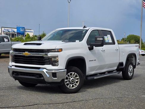 Used 2024 Chevrolet Silverado 2500 LT AWD/4WD image 2