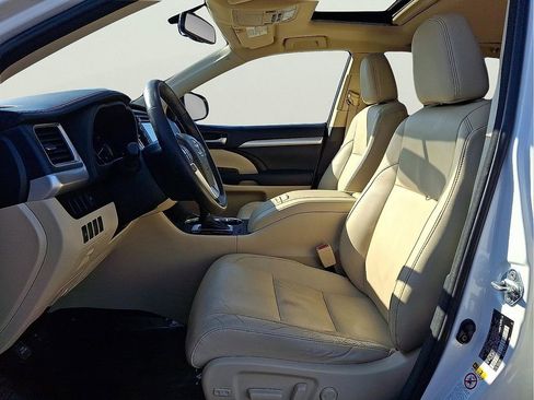 Used 2014 Toyota Highlander XLE image 14