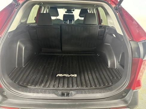 Used 2022 Toyota RAV4 XLE w/ Convenience Package AWD/4WD image 10