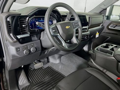 New 2026 Chevrolet Silverado 2500 LT w/ Leather Package AWD/4WD image 9