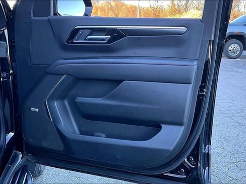 Used 2025 Chevrolet Suburban RST w/ RST Capability Package AWD/4WD image 29