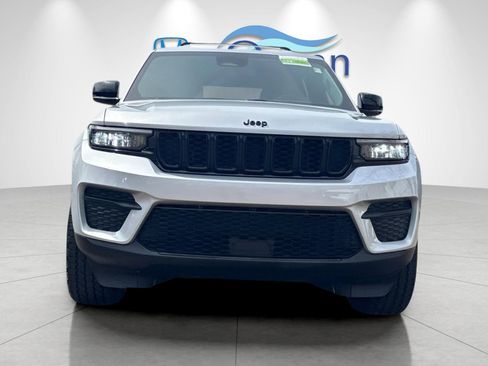 Used 2022 Jeep Grand Cherokee Altitude image 8