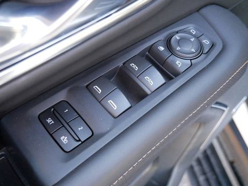 Used 2023 GMC Yukon XL AT4 w/ AT4 Premium Plus Package AWD/4WD image 15