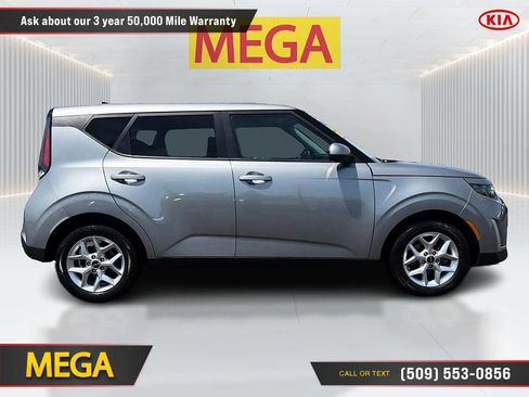 Used 2023 Kia Soul LX w/ LX Technology Package FWD image 5