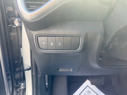 Used 2025 Kia Soul LX w/ LX Technology Package FWD image 16