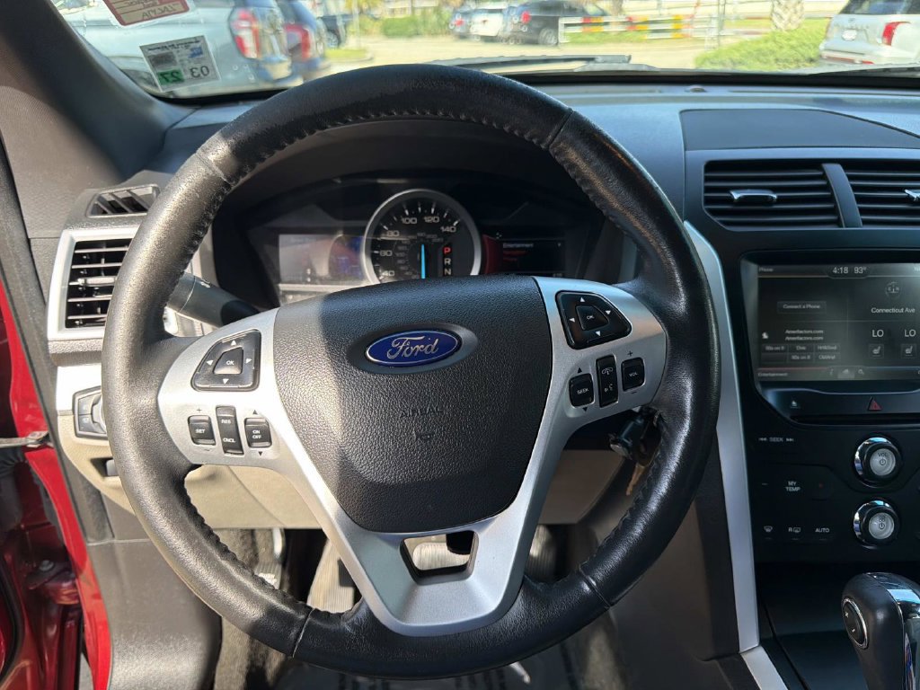 Used 2015 Ford Explorer XLT w/ Equipment Group 202A FWD image 24