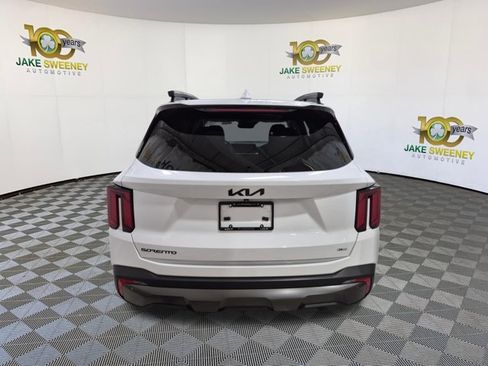 Used 2025 Kia Sorento SX AWD/4WD image 9