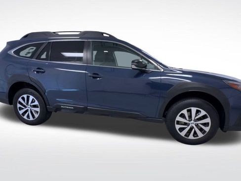 Used 2024 Subaru Outback Premium AWD/4WD image 9